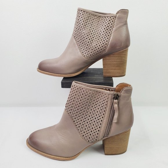 Sofft Perforated Nude Ombre Zipper Side CBUG18 Bootie Sz 10M - Picture 2 of 12